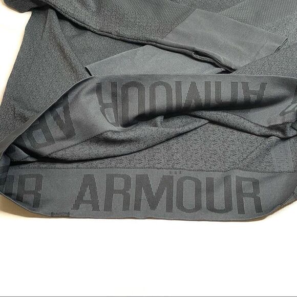 Under Armour NWOT gray theadborne seamless funnel neck heatgear top L - Picture 16 of 16